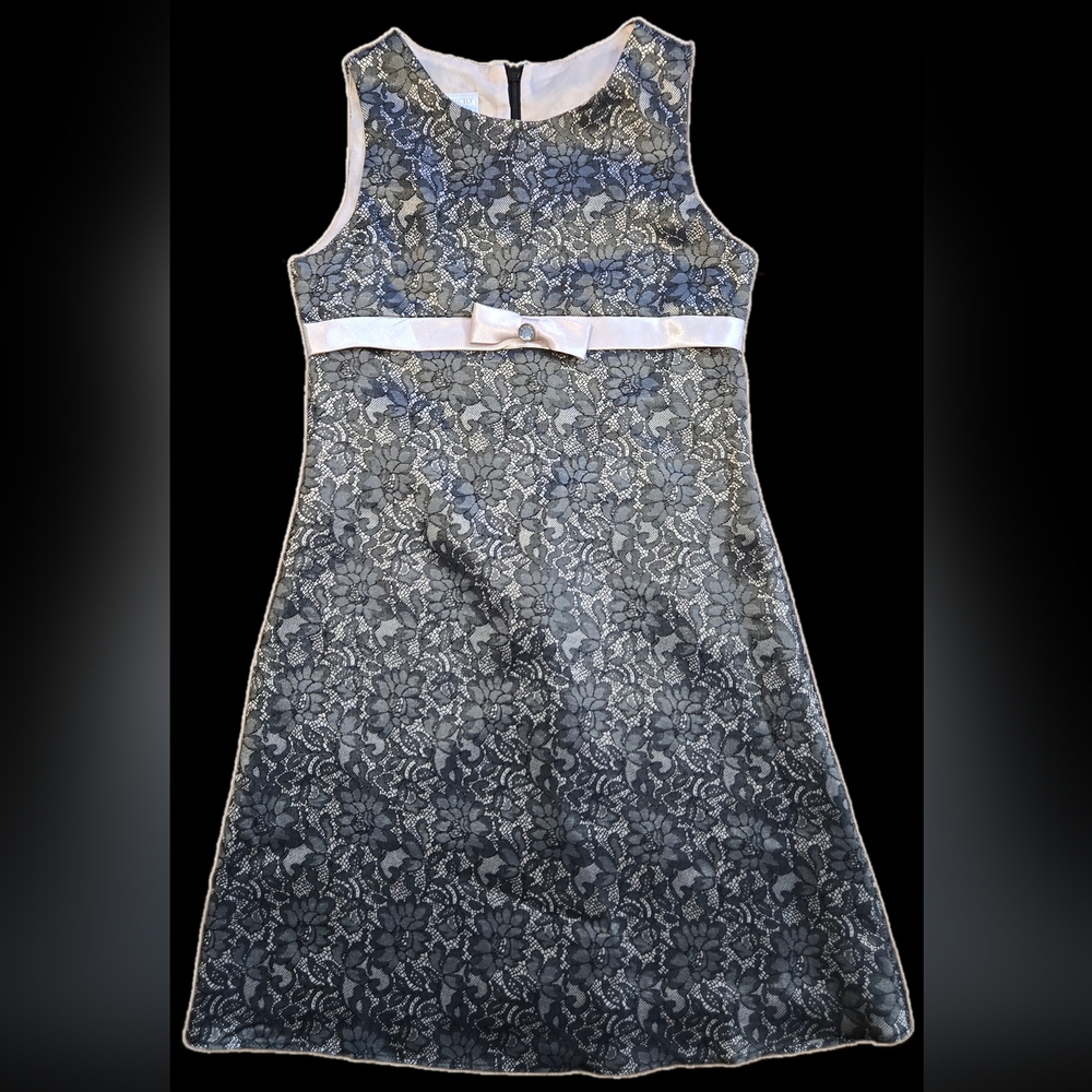 Size 7 Elegant Lace-Inspired Dress with Blingy Bow Detail